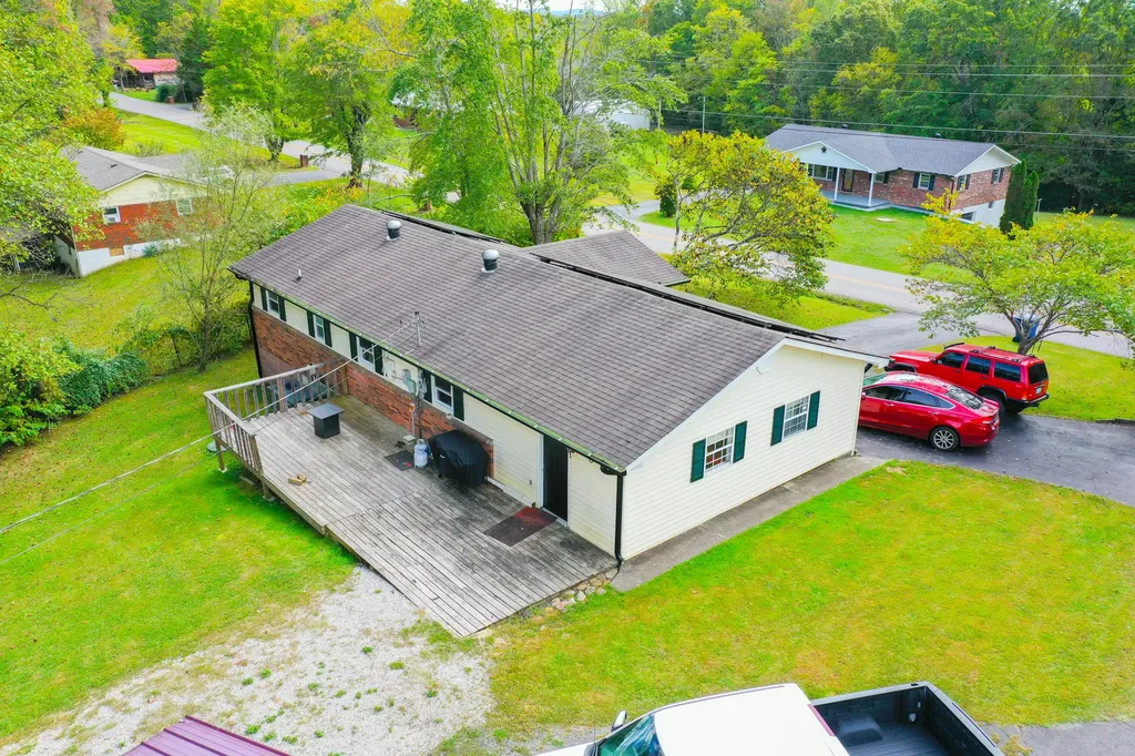 1479 E Williamsburg Street Whitley City KY 42653