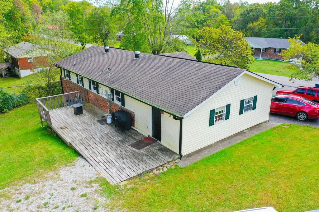 1479 E Williamsburg Street Whitley City KY 42653