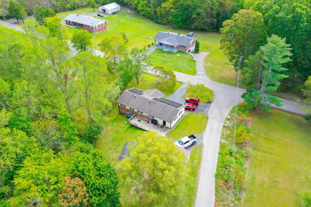1479 E Williamsburg Street Whitley City KY 42653