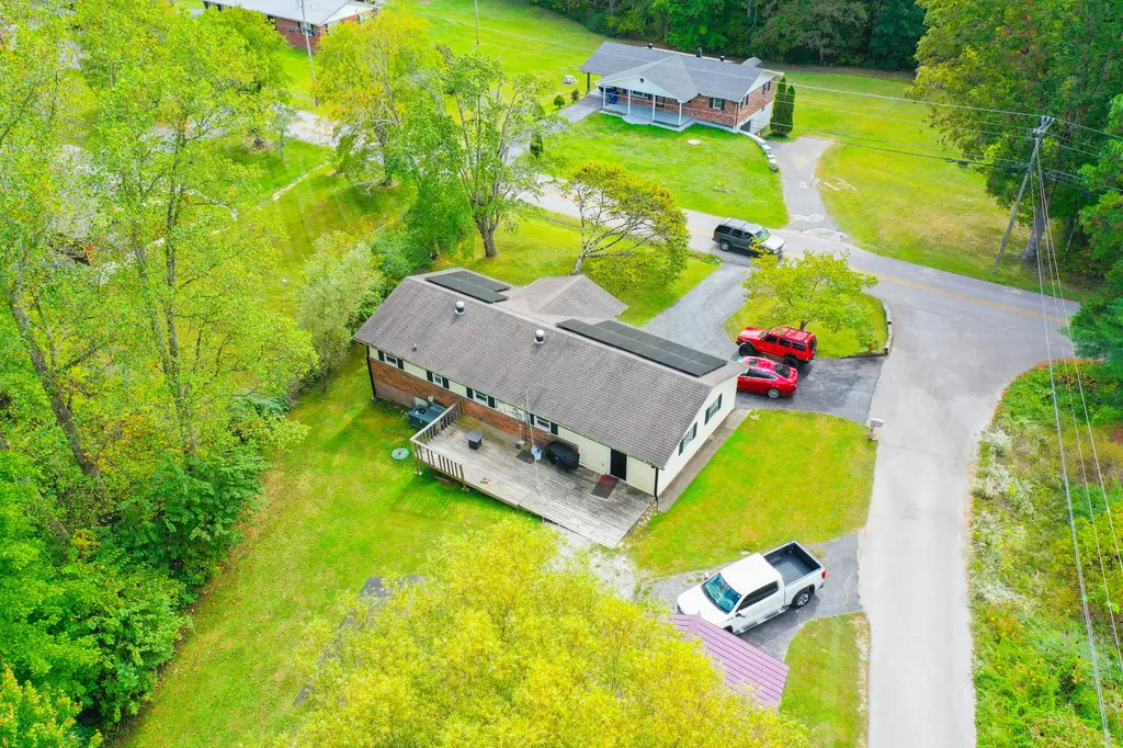 1479 E Williamsburg Street Whitley City KY 42653