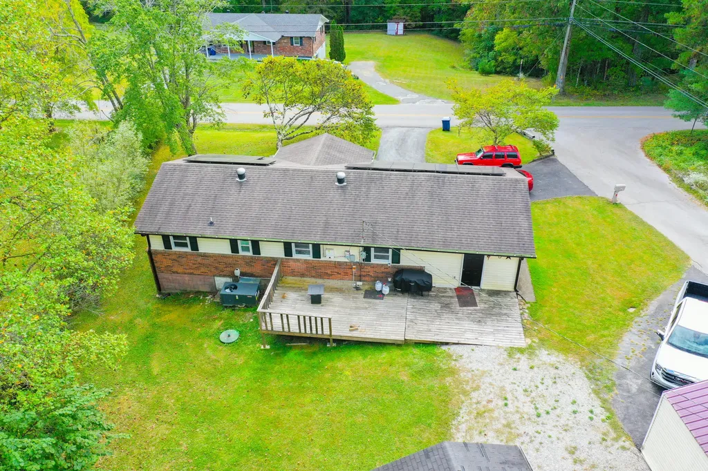 1479 E Williamsburg Street Whitley City KY 42653