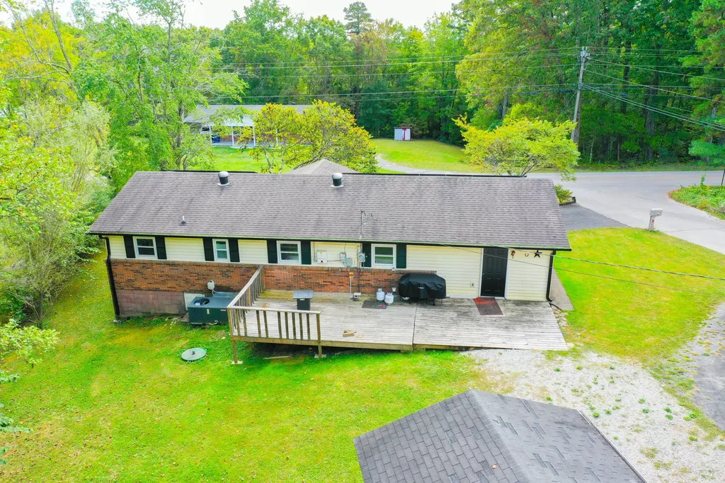 1479 E Williamsburg Street Whitley City KY 42653