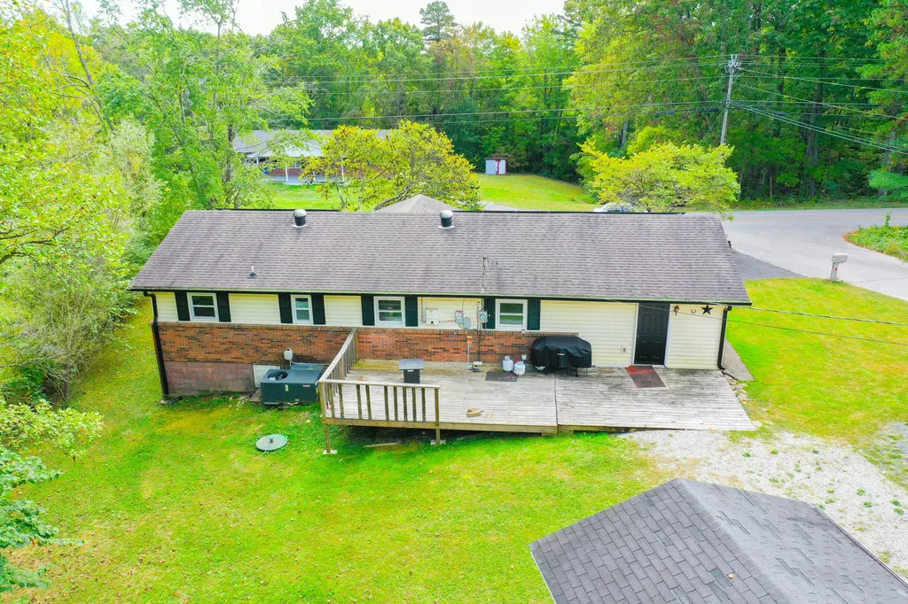 1479 E Williamsburg Street Whitley City KY 42653