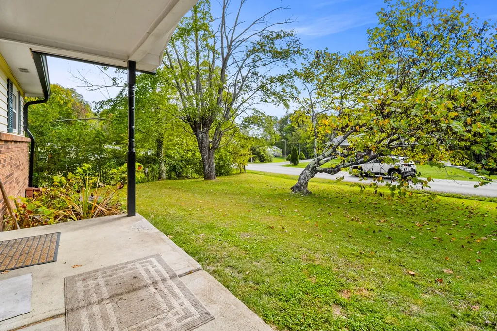 1479 E Williamsburg Street Whitley City KY 42653