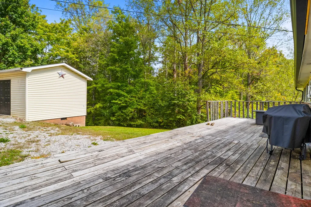 1479 E Williamsburg Street Whitley City KY 42653