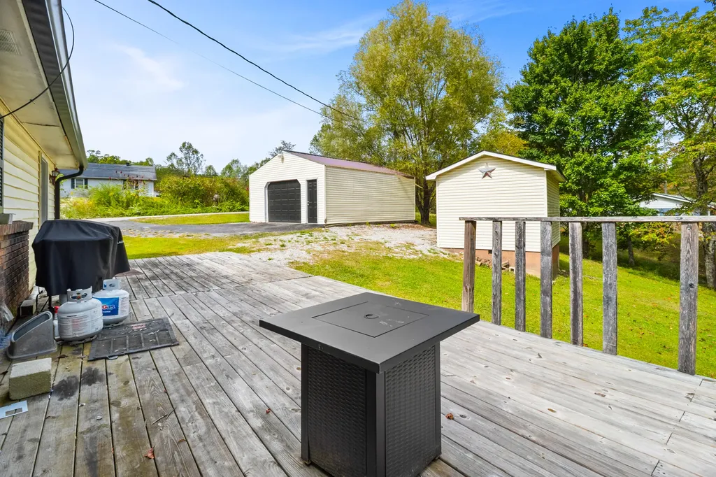 1479 E Williamsburg Street Whitley City KY 42653