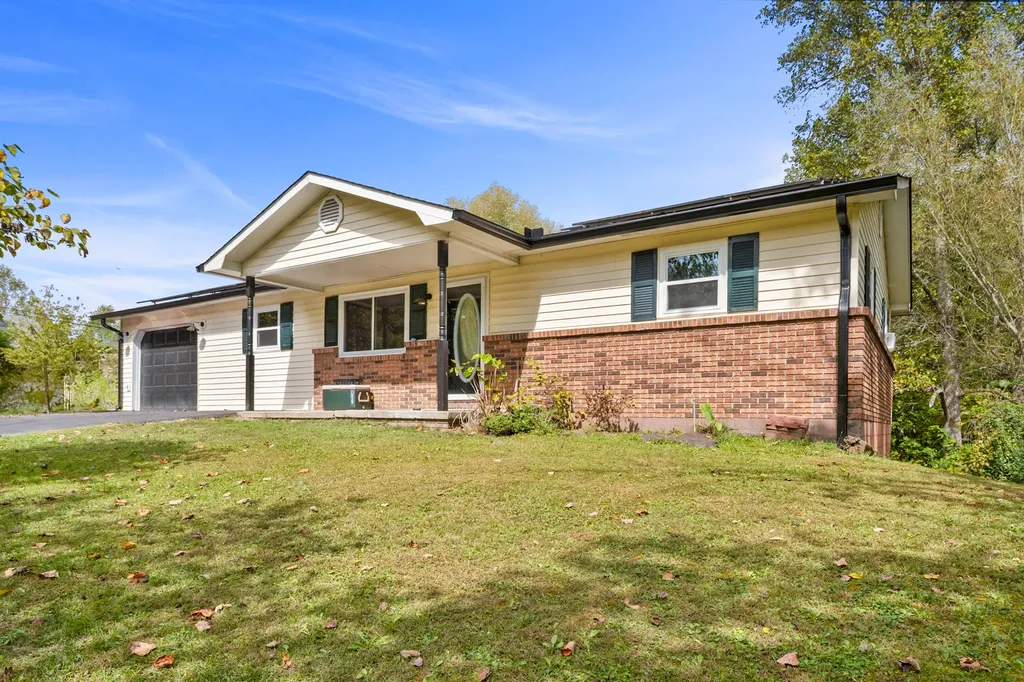 1479 E Williamsburg Street Whitley City KY 42653