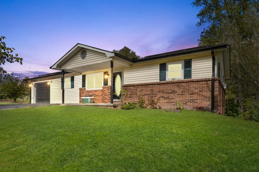 1479 E Williamsburg Street Whitley City KY 42653