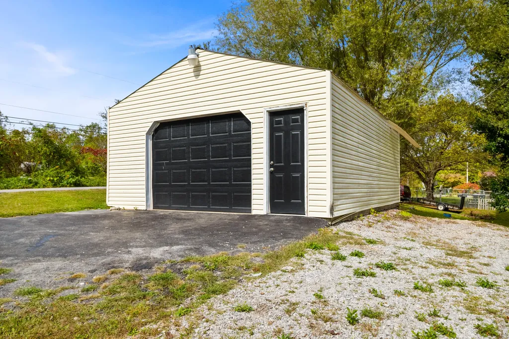 1479 E Williamsburg Street Whitley City KY 42653