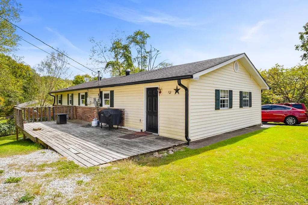 1479 E Williamsburg Street Whitley City KY 42653