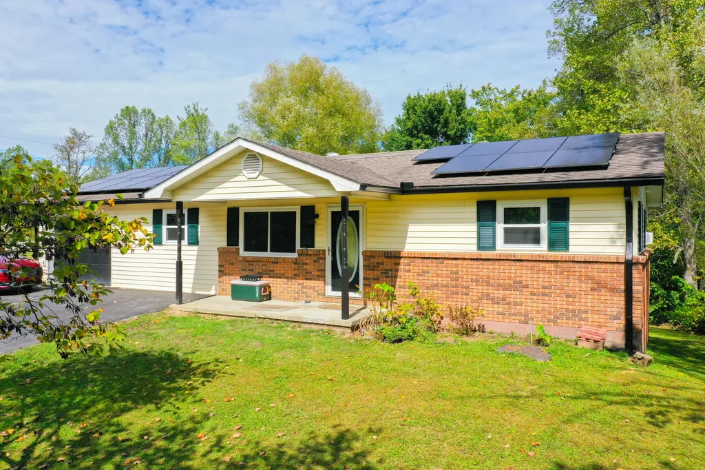 1479 E Williamsburg Street Whitley City KY 42653