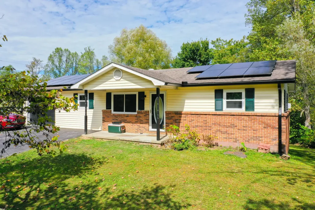 1479 E Williamsburg Street Whitley City KY 42653