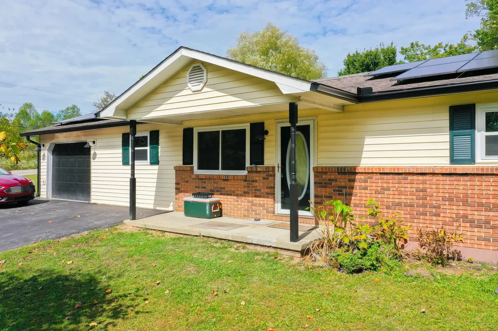 1479 E Williamsburg Street Whitley City KY 42653