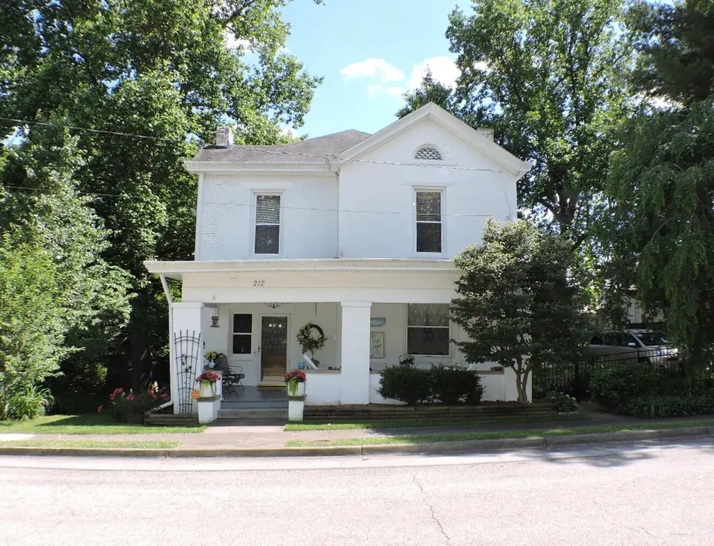 212 Clay Street Mt Sterling KY 40353