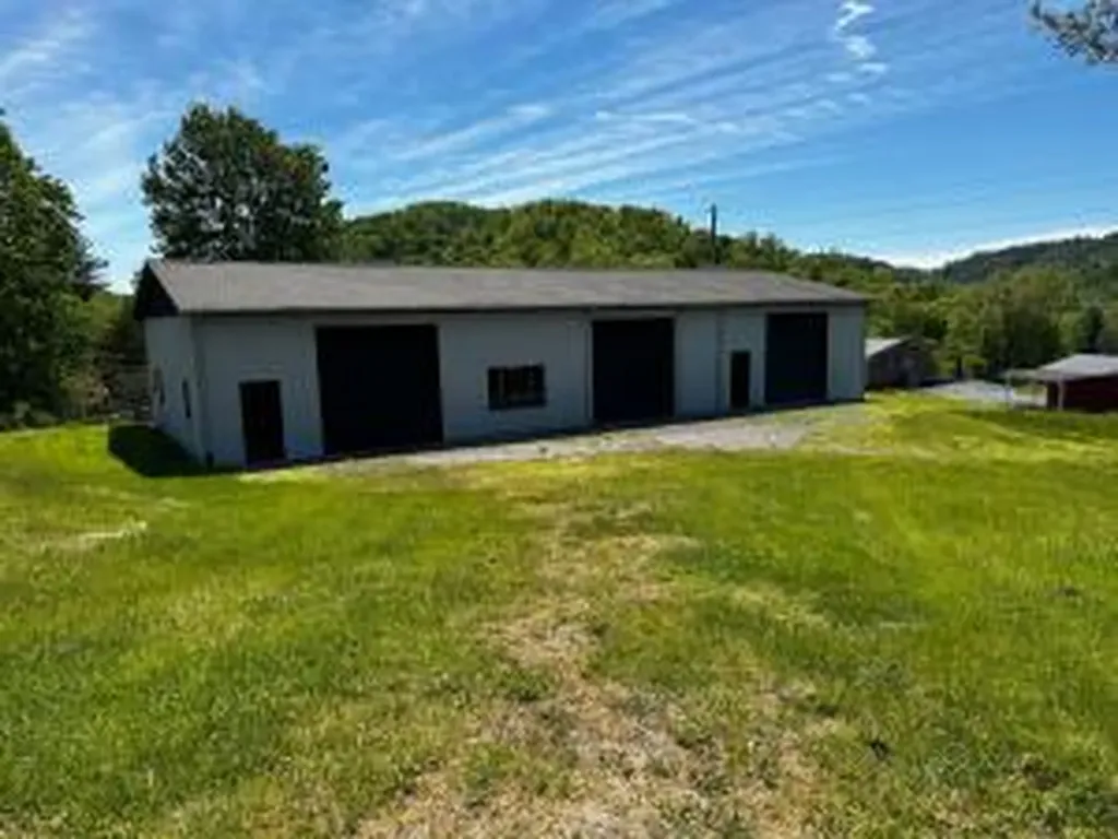 272 Valentine Branch Road Cannon KY 40923