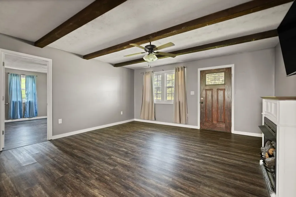15942 Highway 460 W Ezel KY 41425