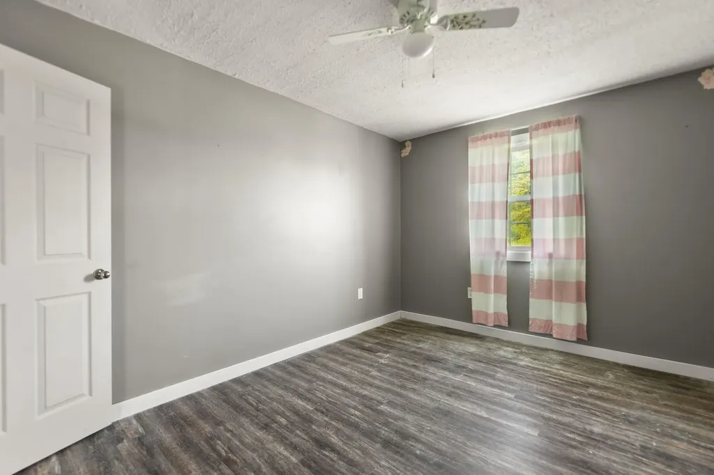 15942 Highway 460 W Ezel KY 41425