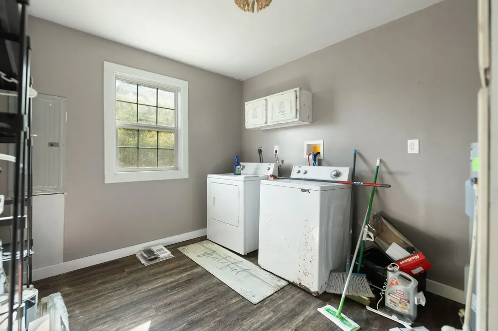 15942 Highway 460 W Ezel KY 41425