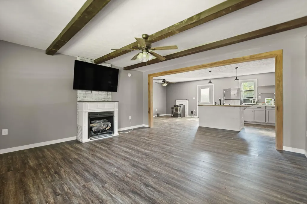 15942 Highway 460 W Ezel KY 41425