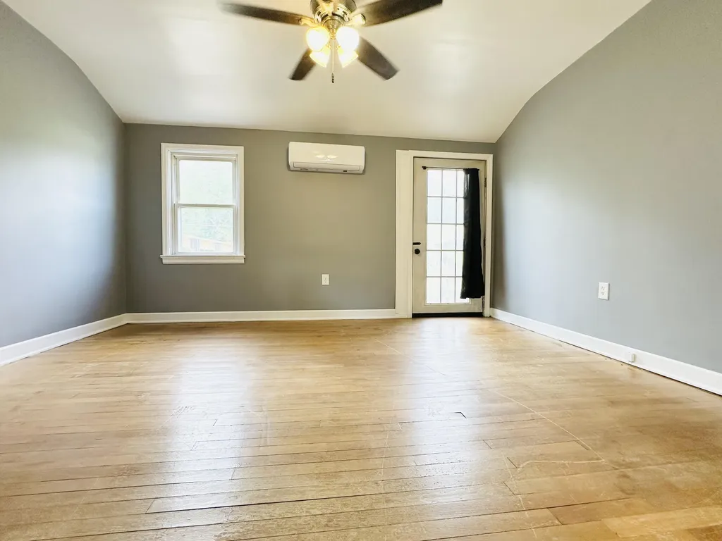 5498 Highway 472 Manchester KY 40962