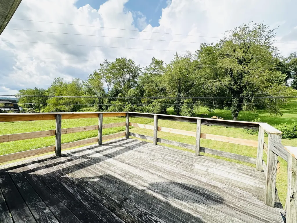 5498 Highway 472 Manchester KY 40962