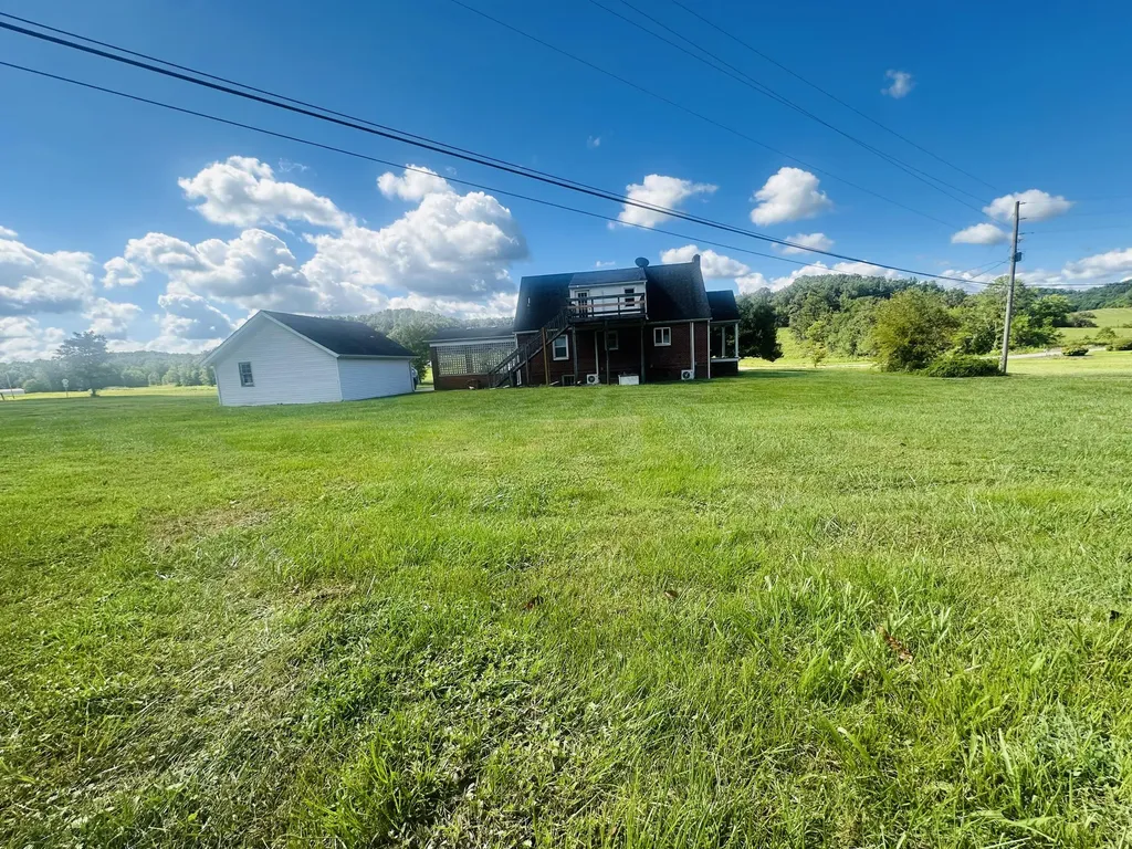 5498 Highway 472 Manchester KY 40962