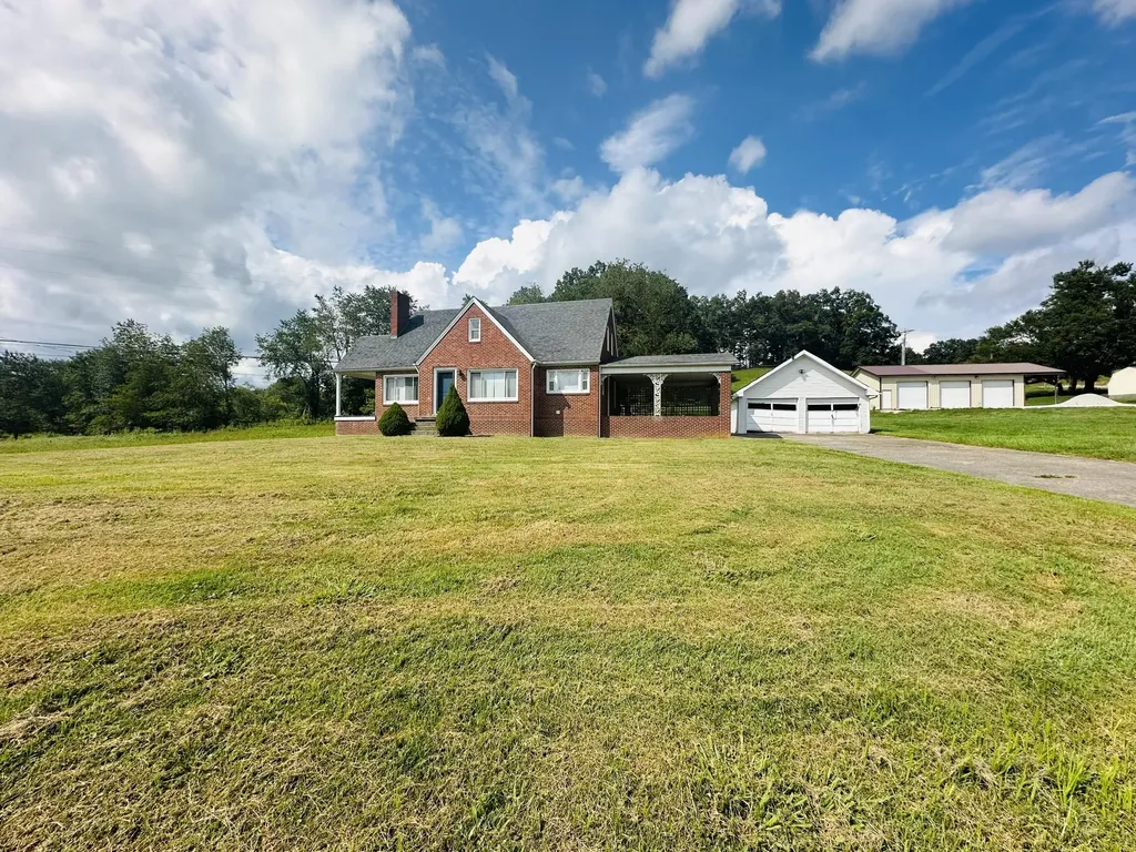 5498 Highway 472 Manchester KY 40962