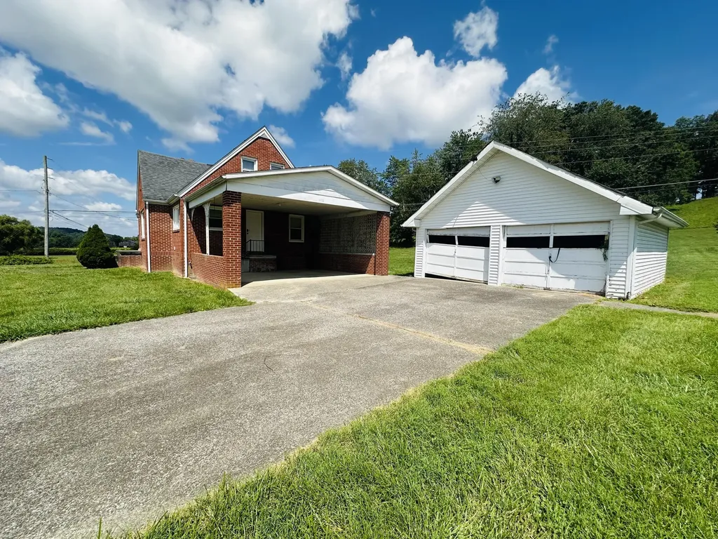 5498 Highway 472 Manchester KY 40962