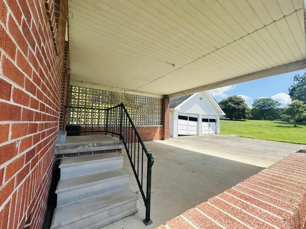 5498 Highway 472 Manchester KY 40962