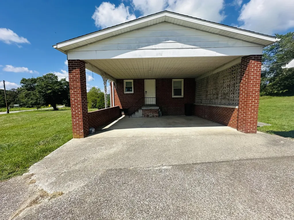 5498 Highway 472 Manchester KY 40962