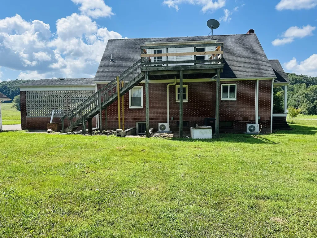5498 Highway 472 Manchester KY 40962