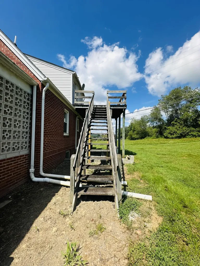 5498 Highway 472 Manchester KY 40962