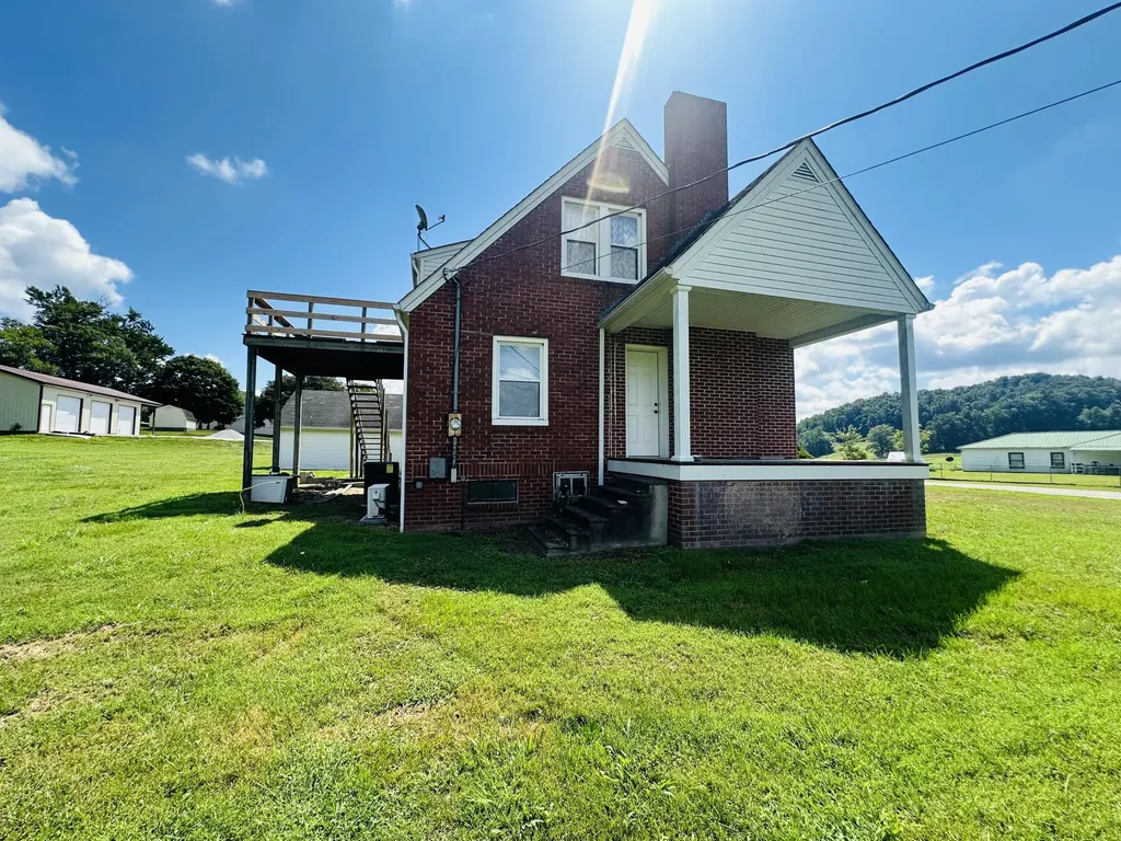 5498 Highway 472 Manchester KY 40962