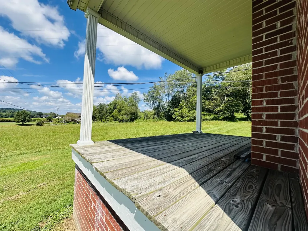 5498 Highway 472 Manchester KY 40962