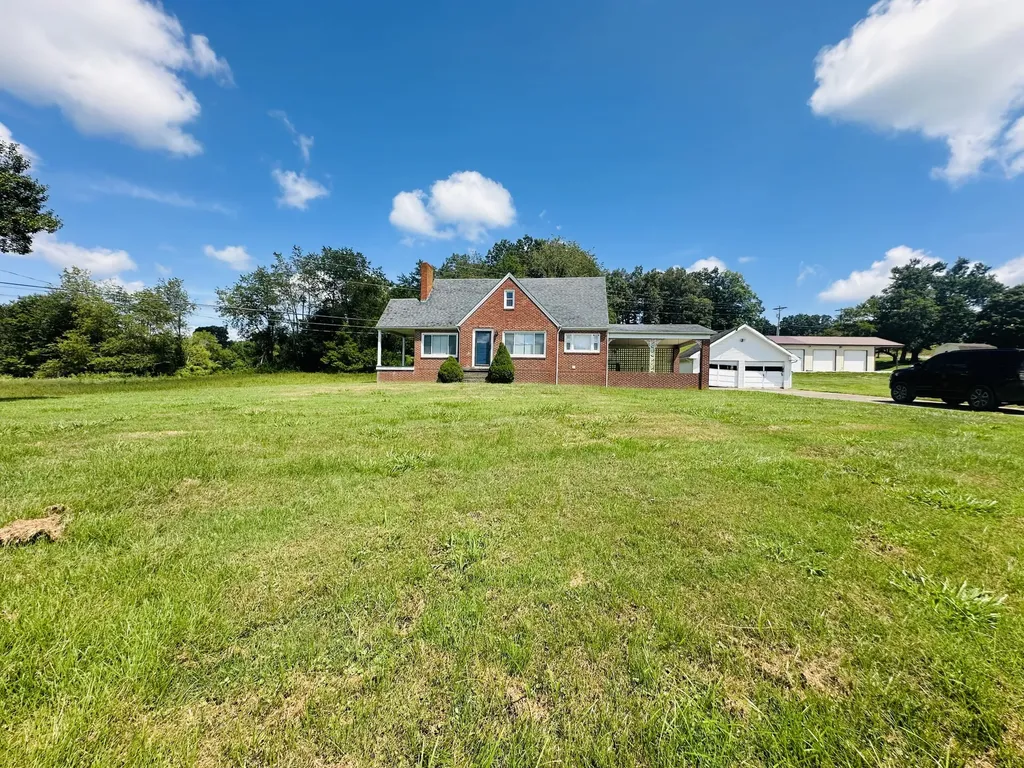 5498 Highway 472 Manchester KY 40962