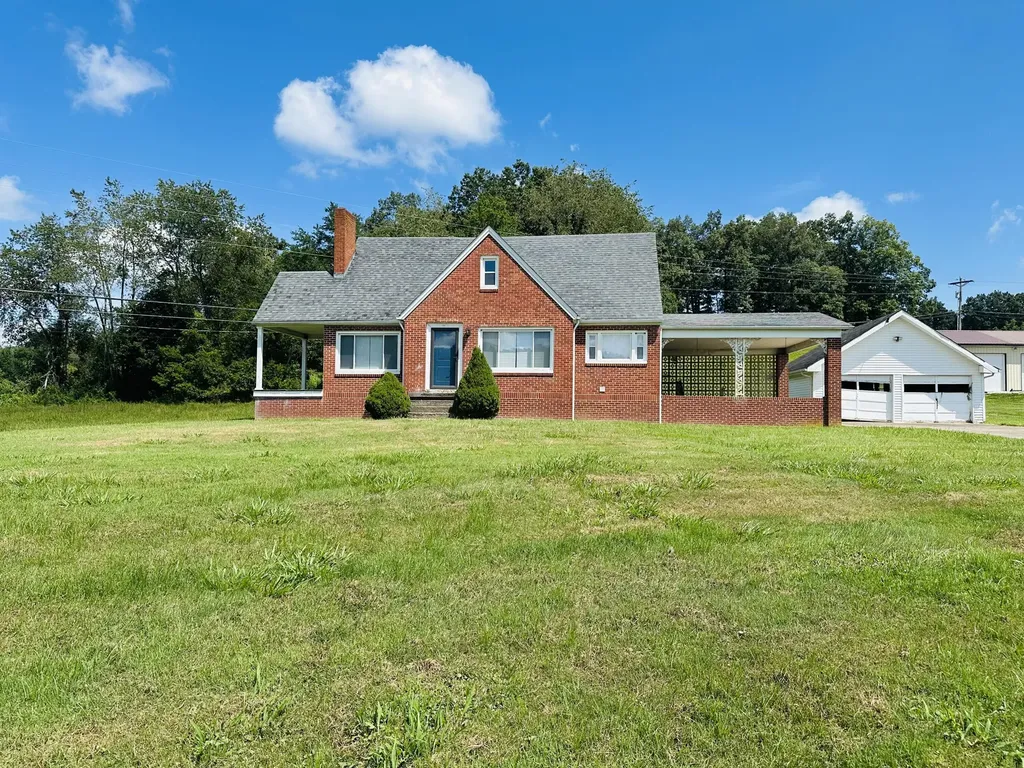 5498 Highway 472 Manchester KY 40962