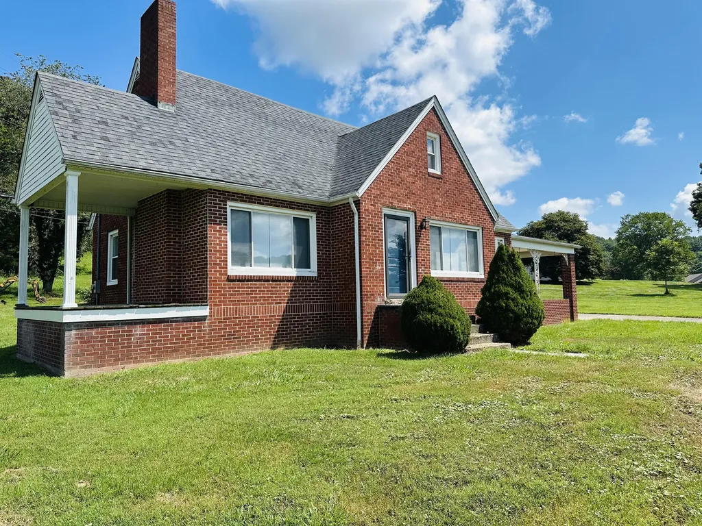 5498 Highway 472 Manchester KY 40962