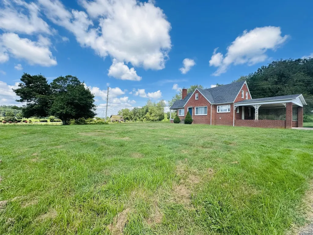 5498 Highway 472 Manchester KY 40962
