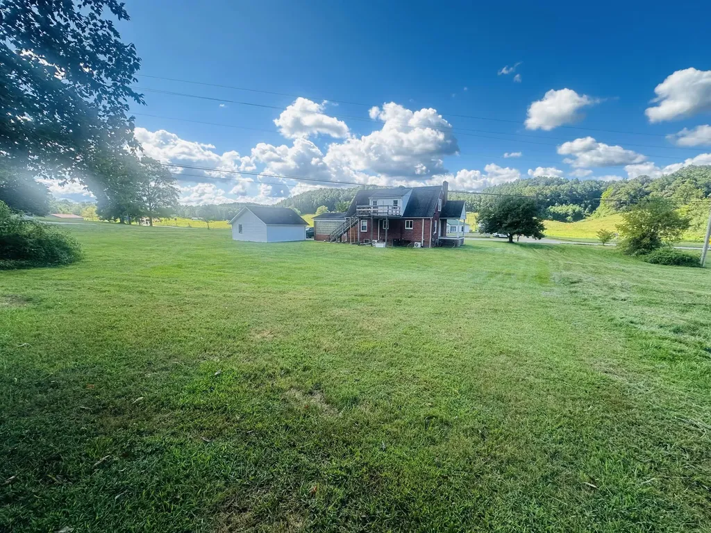 5498 Highway 472 Manchester KY 40962
