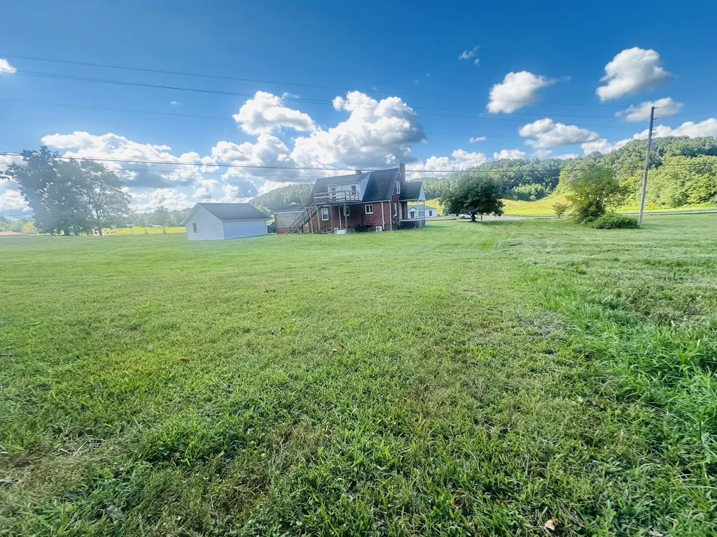 5498 Highway 472 Manchester KY 40962