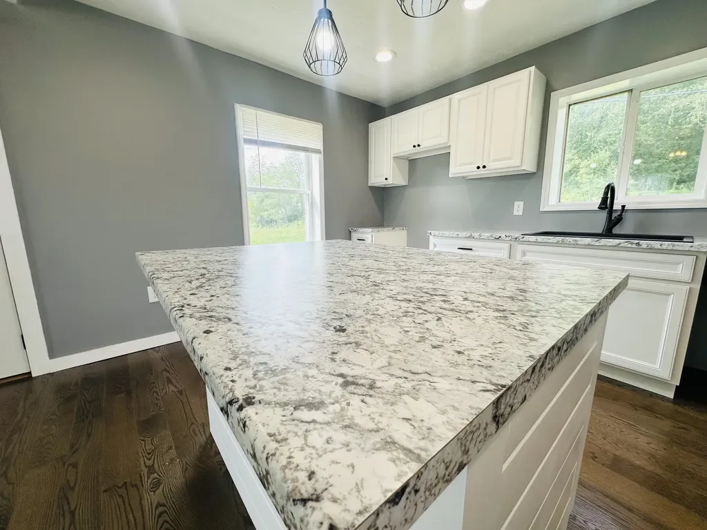 5498 Highway 472 Manchester KY 40962