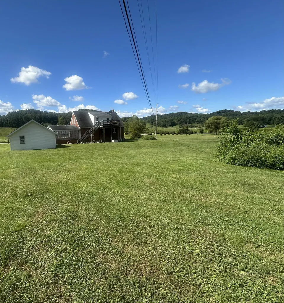 5498 Highway 472 Manchester KY 40962