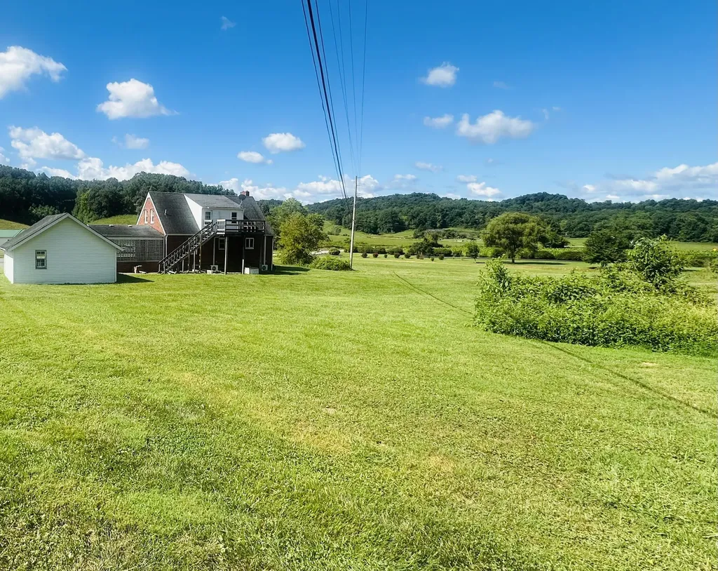5498 Highway 472 Manchester KY 40962