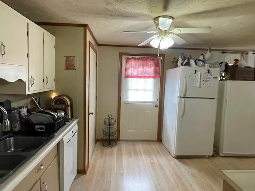1206 Ky-1809 Bryants Store KY 40921