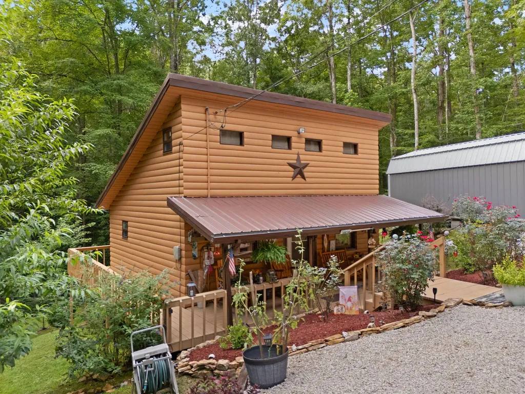 66 Raymond Road Wellington KY 40387