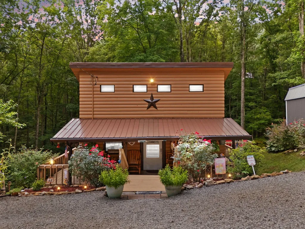 66 Raymond Road Wellington KY 40387