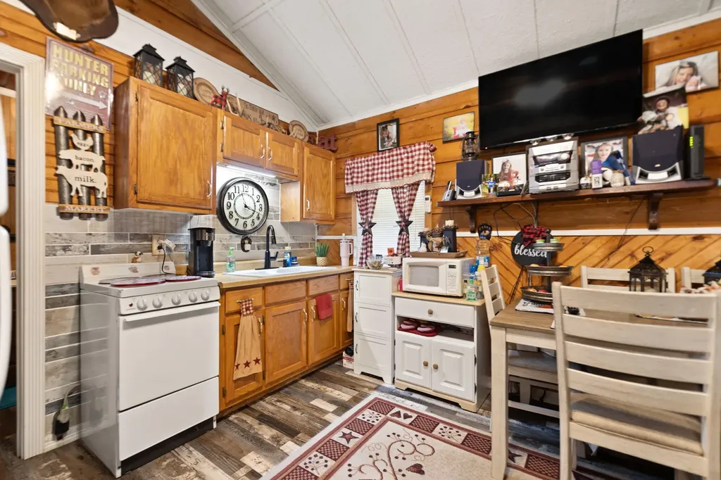 66 Raymond Road Wellington KY 40387