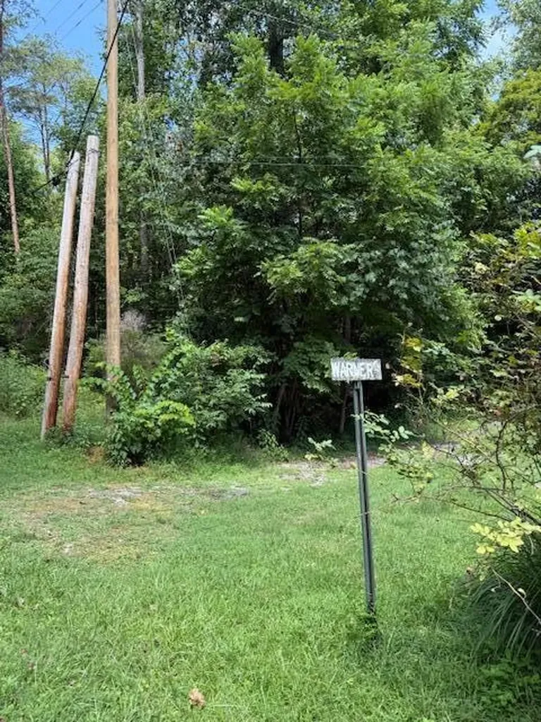 35-36 Bird Lane Burnside KY 42519