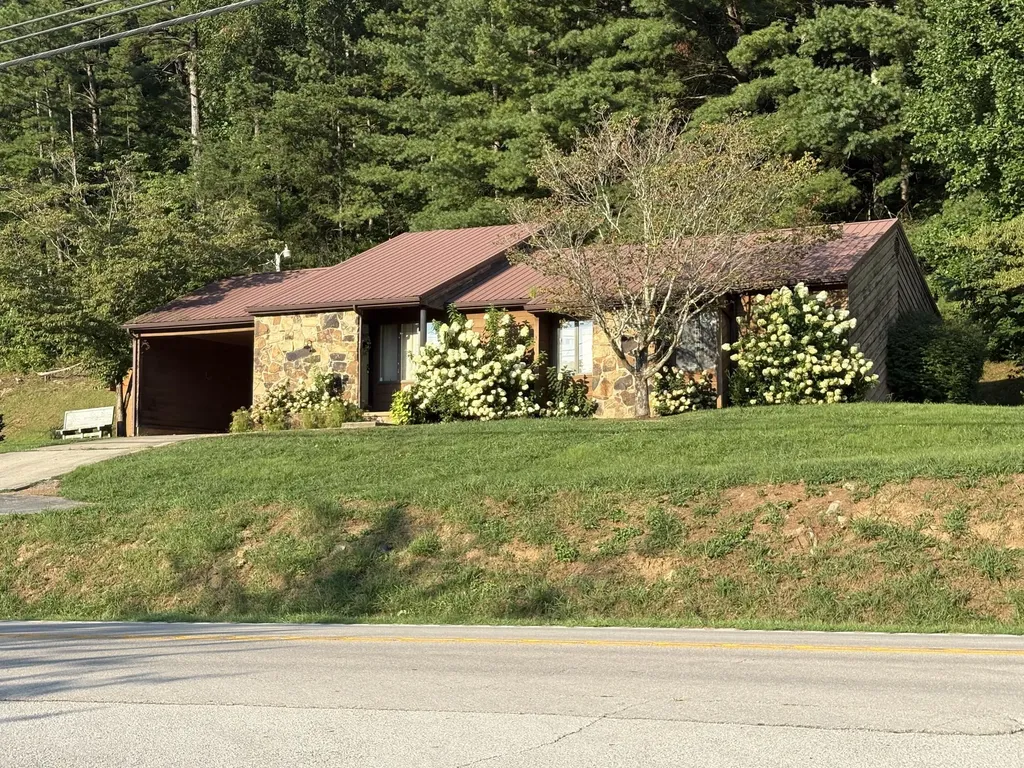 9820 Highway 421 Manchester KY 40962