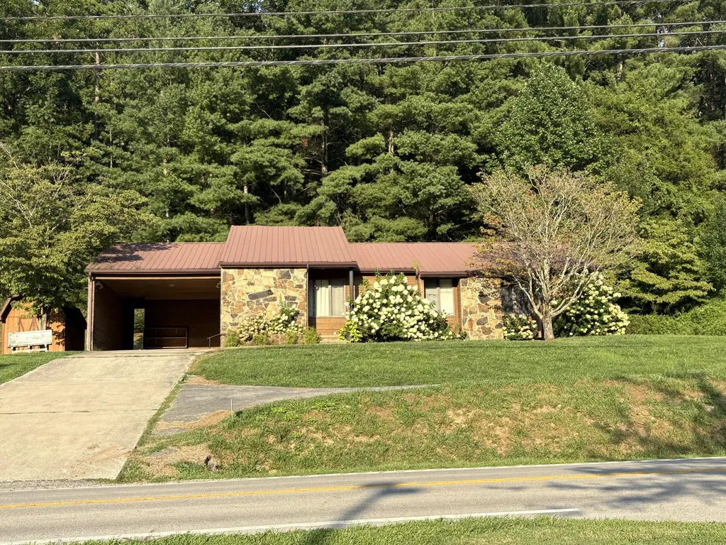 9820 Highway 421 Manchester KY 40962